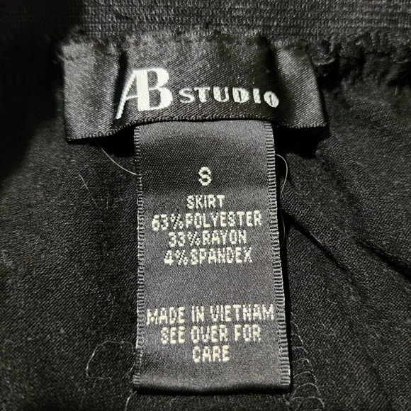 AB Studio Black Elastic Waist Flare Circle Skirt With Pockets - Picture 6 of 7